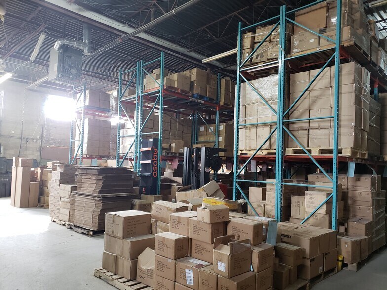 More Photos Of 165-185 Montée de Liesse, Montréal Warehouse For Sale