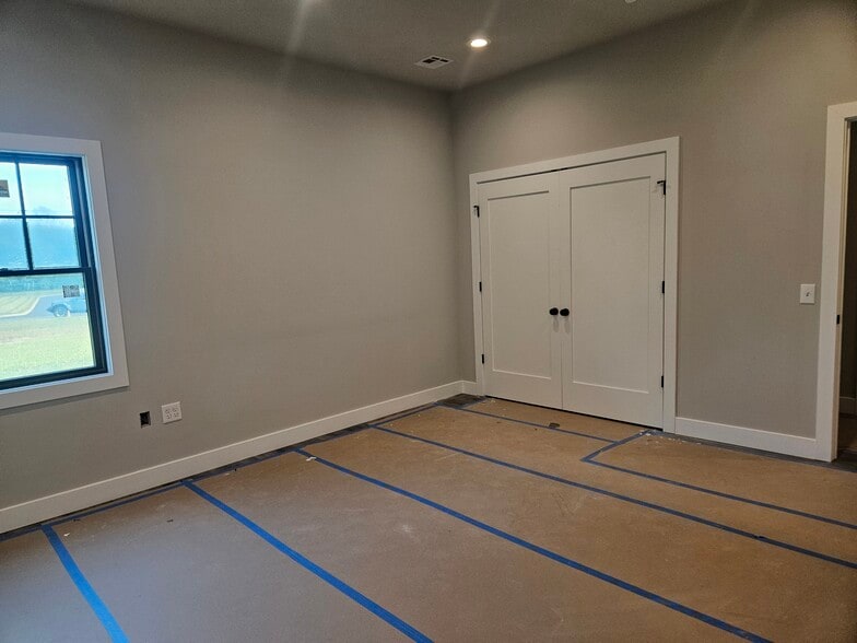 More Photos Of 1607 Reed rd, Pennington Flex For Sale