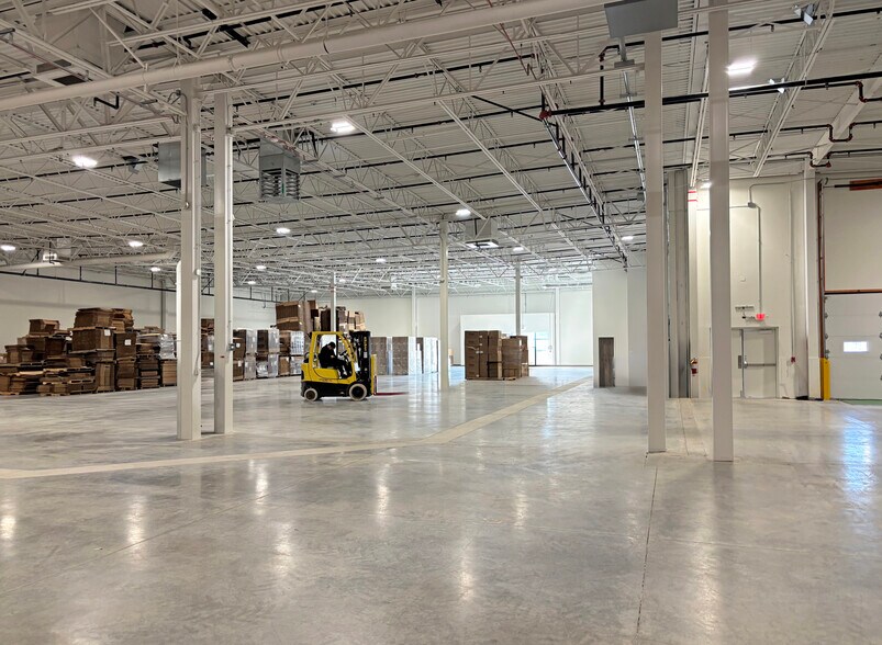 More Photos Of 5555 Saint Louis Mills Blvd, Hazelwood Warehouse For Lease