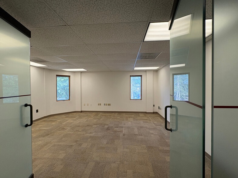 More Photos Of 26 Computer Dr W, Albany Office For Lease