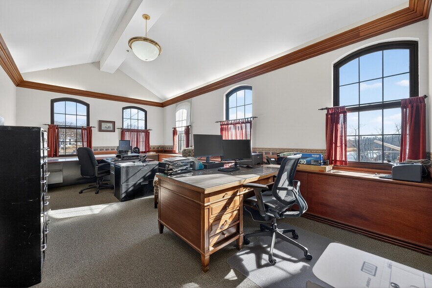 More Photos Of 30 S Shumway Ave, Batavia Office For Lease