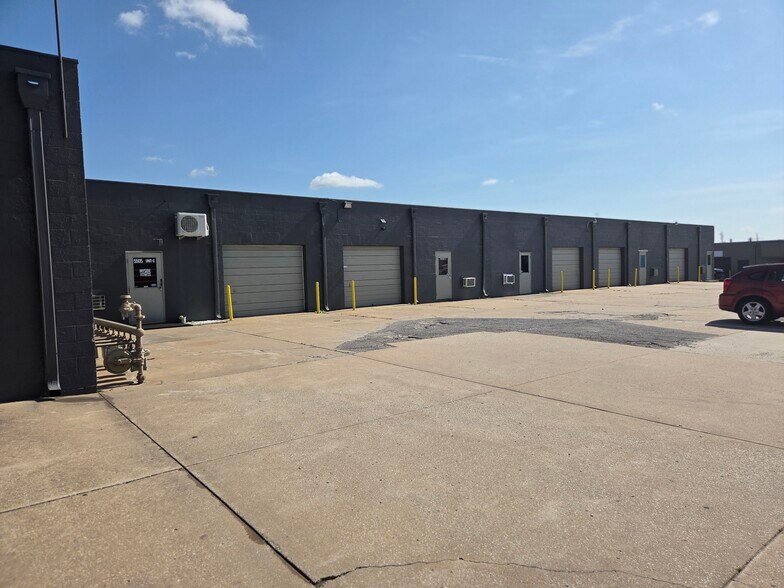 More Photos Of 9714-9748 E 55th Pl, Tulsa Light Manufacturing For Lease