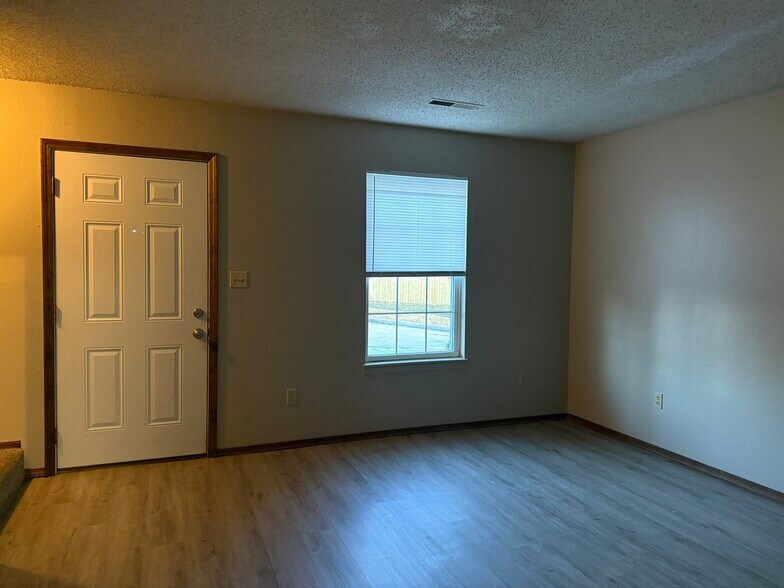 More Photos Of 2206 E Macs Ct, Springfield Apartments For Sale