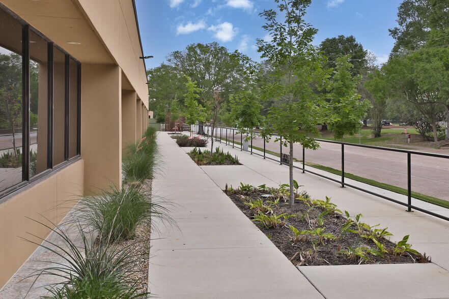 More Photos Of 16441 Space Center Blvd, Houston Unknown For Lease