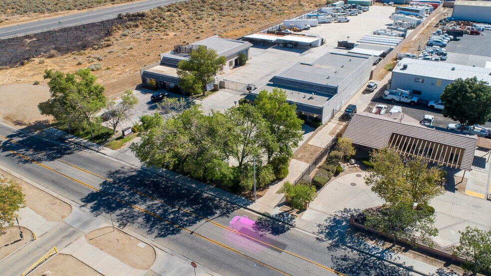 More Photos Of 39126-39130 3rd St E, Palmdale Service For Sale