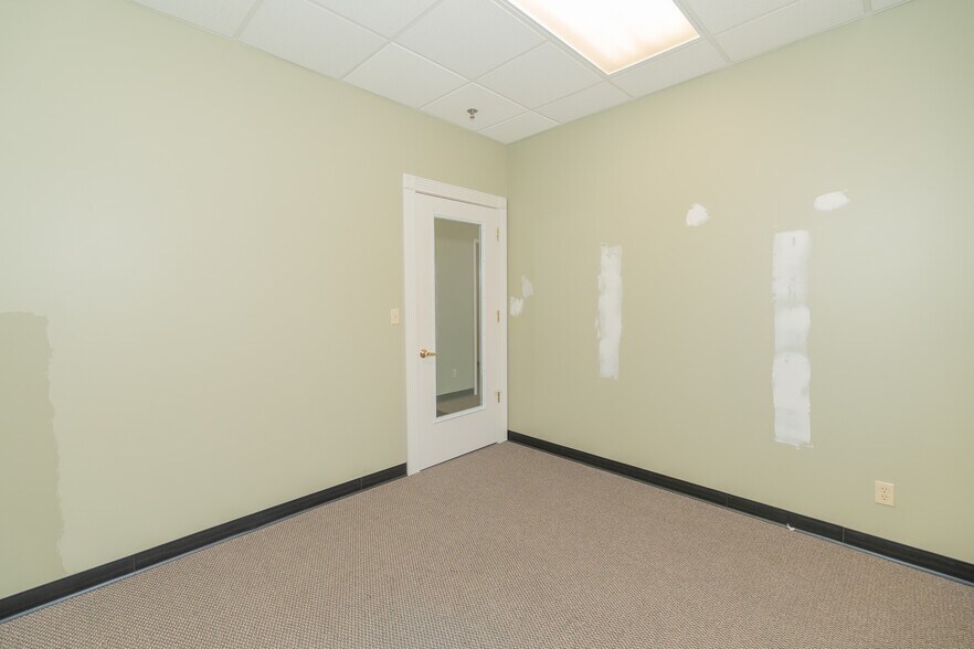 More Photos Of 2142 -2160 W Chesterfield Blvd, Springfield Storefront Retail Office For Lease