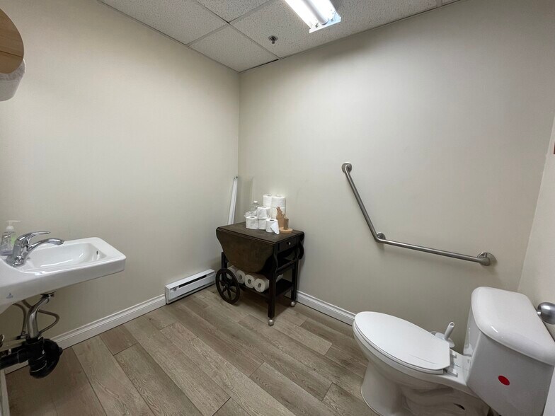 More Photos Of 9465 189th St, Surrey Light Manufacturing For Sale