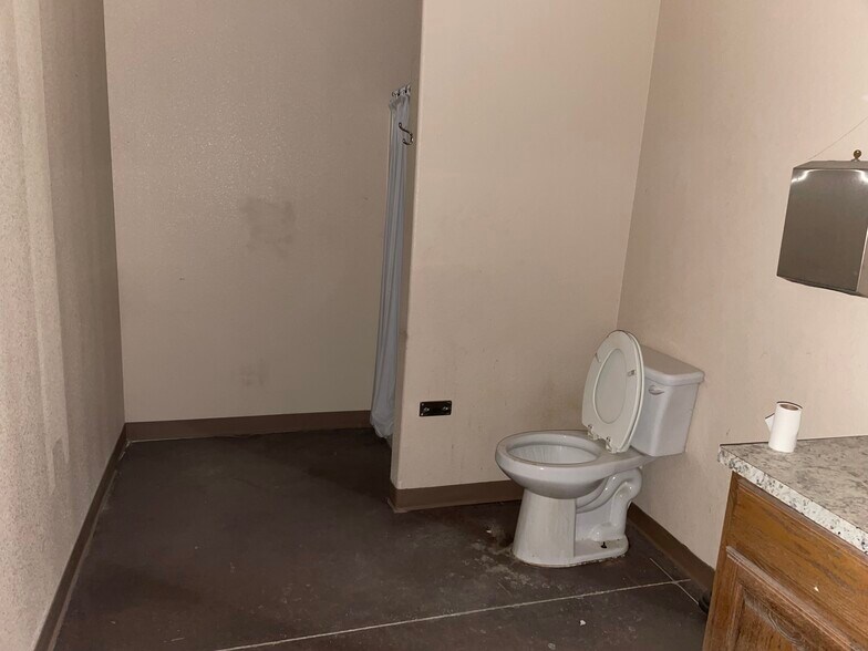 More Photos Of 2006 Oil Mill Rd, Pecos Industrial For Lease