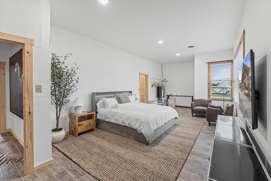 More Photos Of 241 Industrial Park Rd, Mountain City Warehouse For Sale