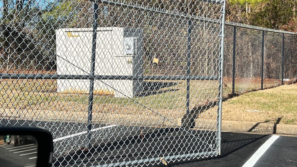 More Photos Of 201-255 E German School Rd, Richmond Flex For Lease