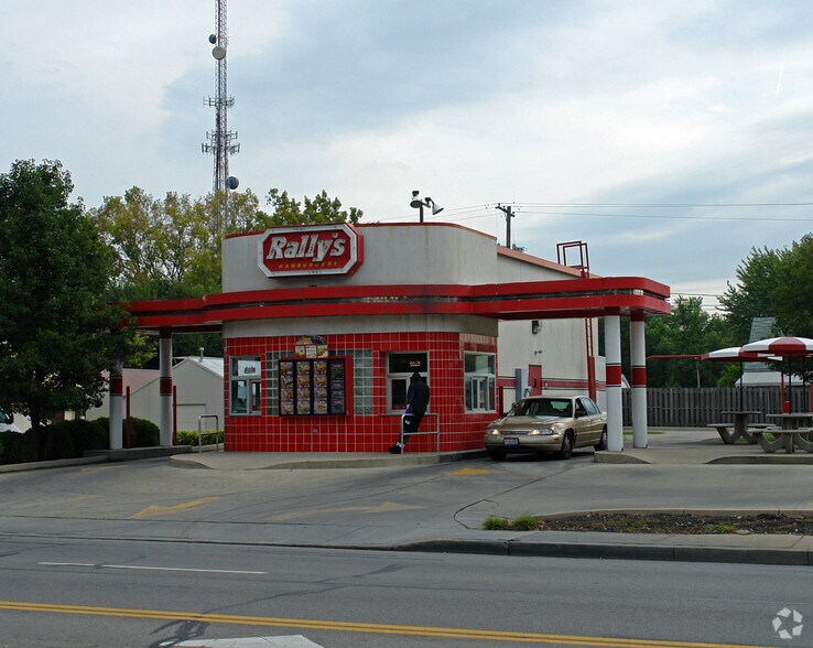 More Photos Of 2000 N Limestone St, Springfield Fast Food For Lease
