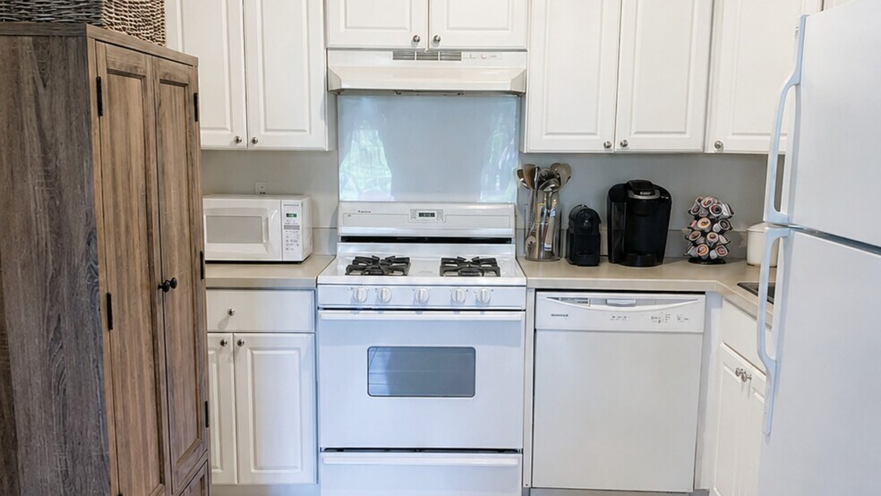 More Photos Of 308-312 Main St, Huntington Storefront Retail Residential For Sale