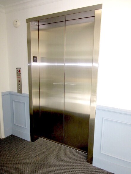 More Photos Of 537 San Vicente Blvd, Santa Monica Apartments For Sale