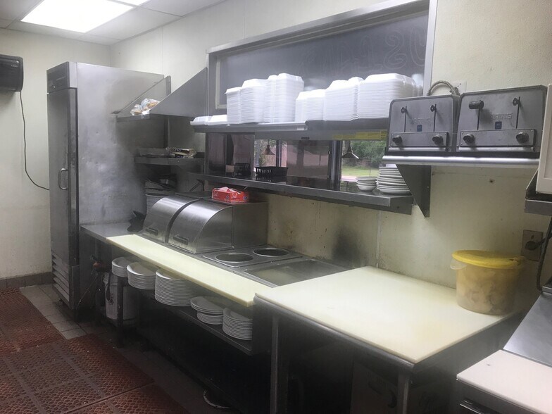 More Photos Of 8200 Macomb St, Grosse Ile Restaurant For Sale