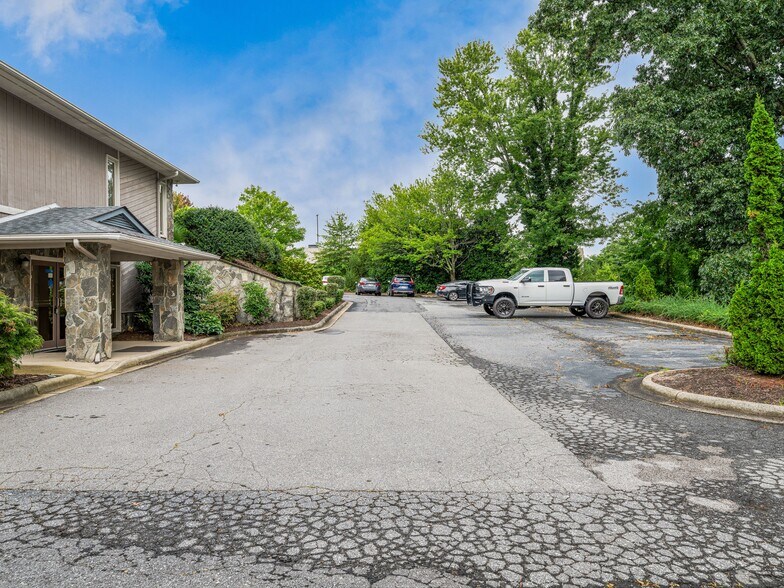 More Photos Of 6 Brooklet St, Asheville Medical For Sale