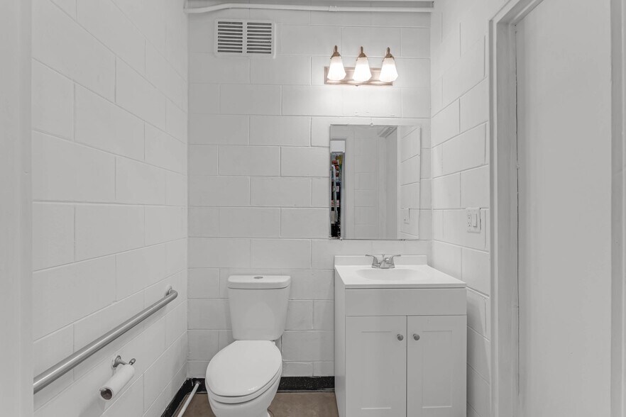 More Photos Of 5115 Silver Star Rd, Orlando Storefront Retail Office For Sale