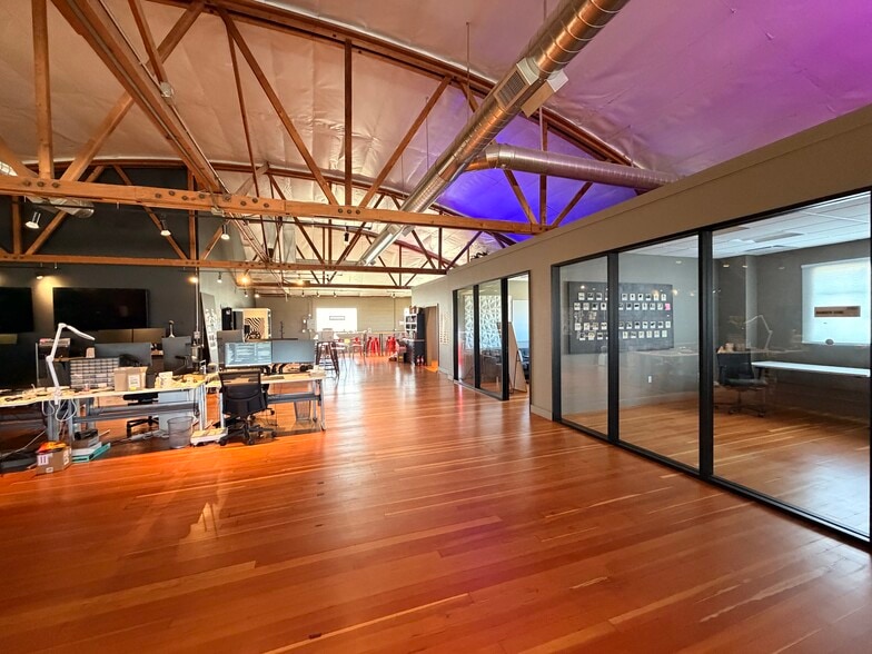 More Photos Of 2620-2626 Spring St, Redwood City Light Manufacturing For Lease