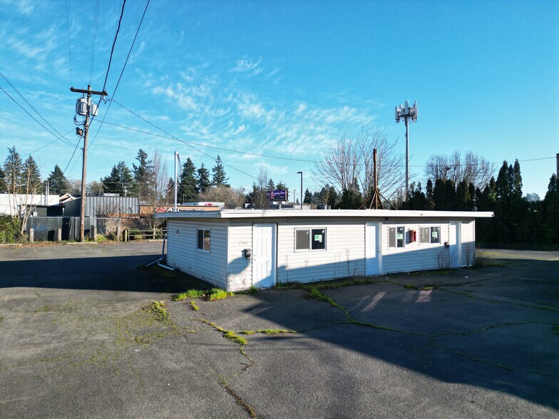More Photos Of 3212 Triangle Dr SE, Salem Freestanding For Sale