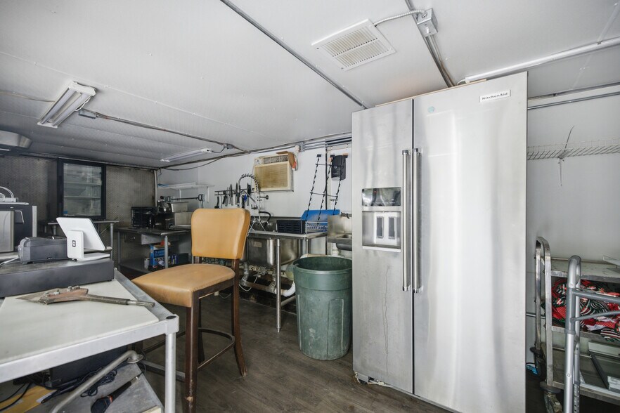 More Photos Of 609 NW 4th Ave, Ocala Flex For Sale