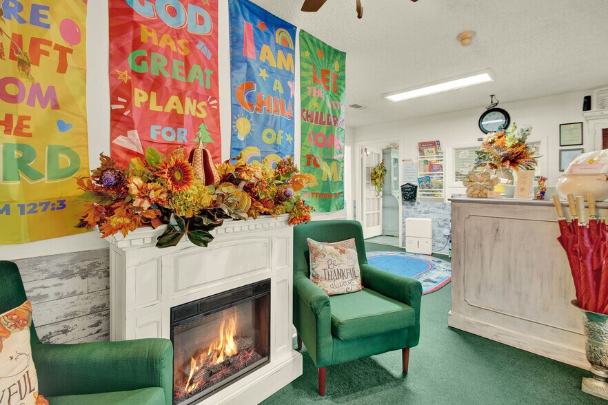 More Photos Of 17127 Red Oak Dr, Houston Flex For Sale