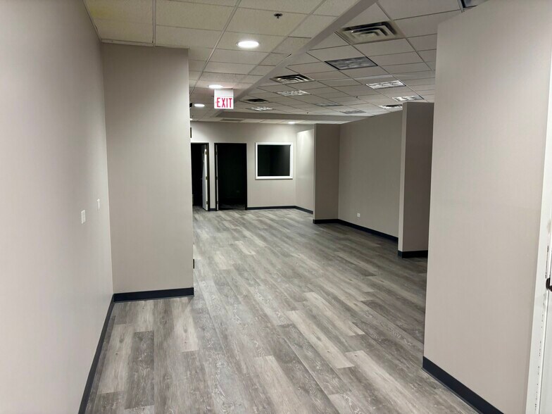 More Photos Of 315 N 9th St, St Charles Distribution For Lease