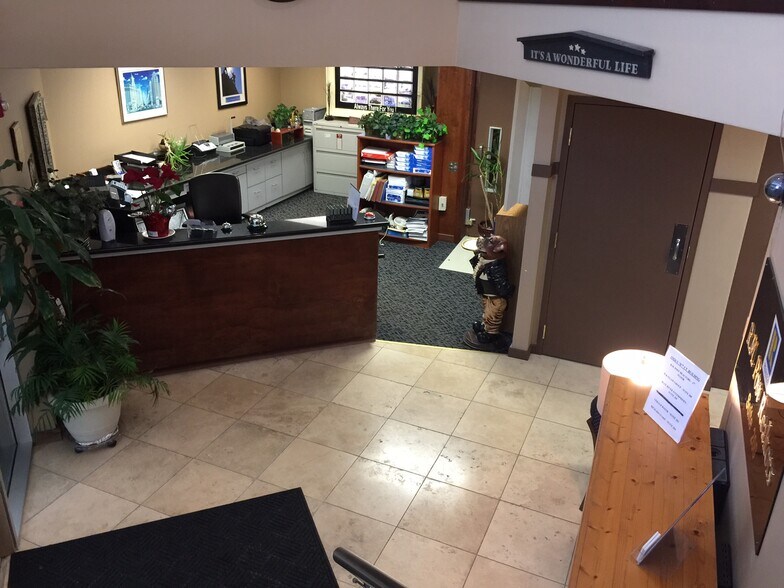 More Photos Of 15426 70th Ct, Orland Park Light Distribution For Lease