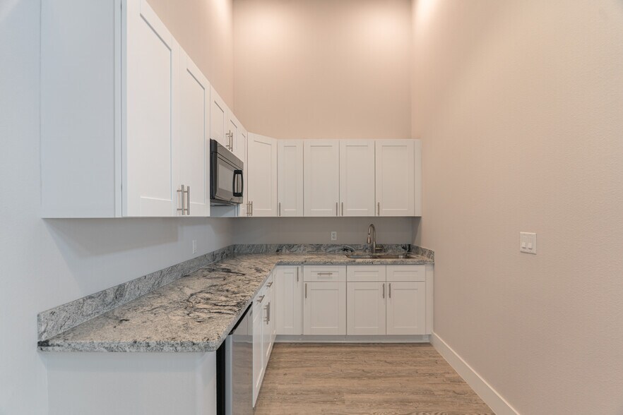 More Photos Of 350 Nursery Rd, Spring Medical For Lease