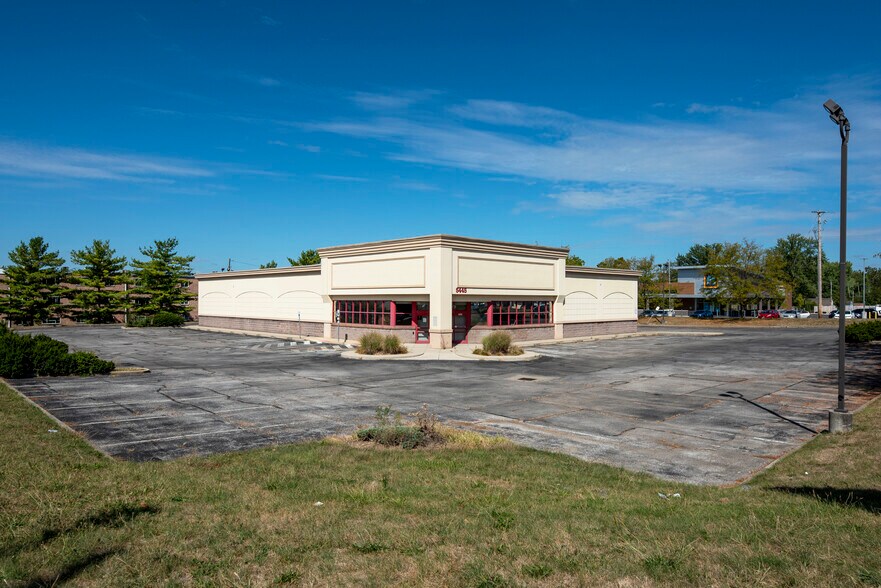 More Photos Of 5445 N High St, Columbus Drugstore For Sale