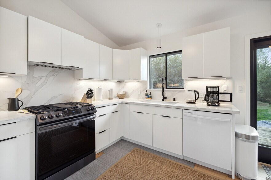 More Photos Of 10905 State Route 1, Point Reyes Station Freestanding For Sale