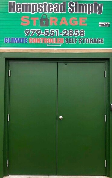 More Photos Of 1110 Austin St, Hempstead Self Storage For Sale