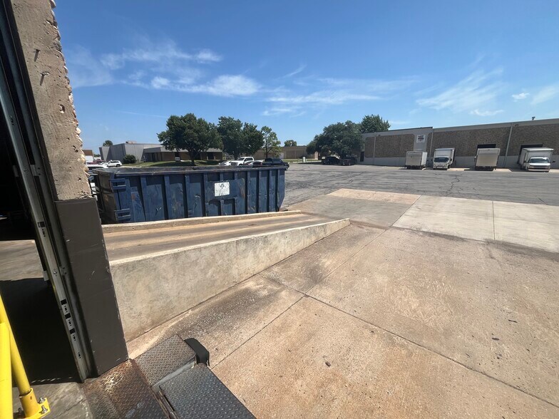 More Photos Of 4130-4150 Will Rogers Pky, Oklahoma City Warehouse For Lease