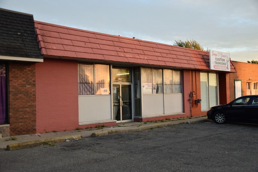 More Photos Of 21048-21054 Kelly Rd, Eastpointe Storefront For Sale