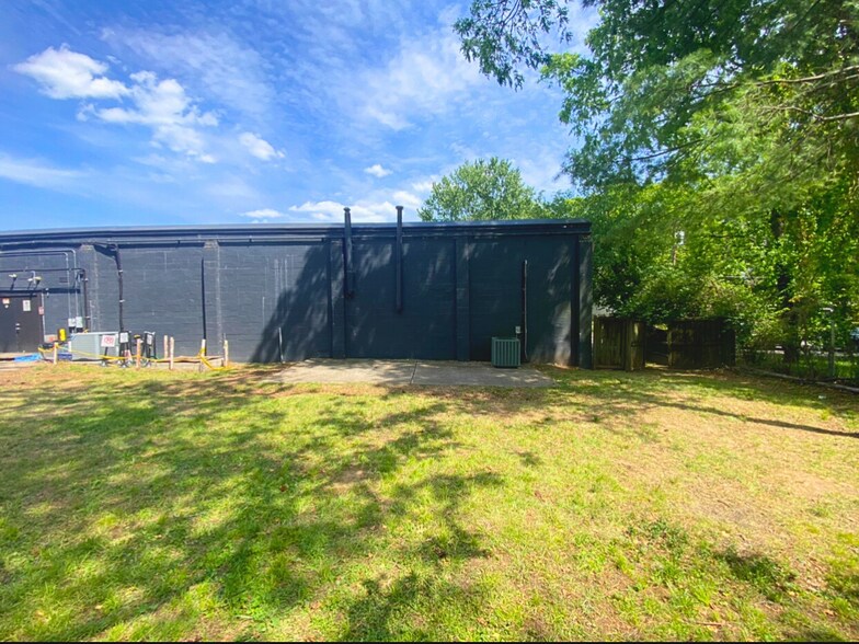 More Photos Of 1114 Porter Rd, Nashville Freestanding For Lease
