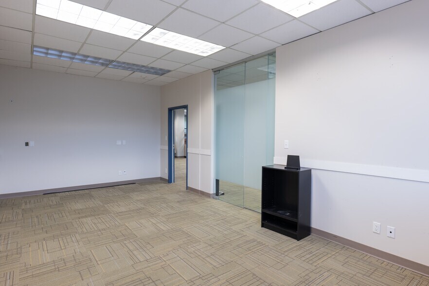 More Photos Of 422 6th St, New Westminster Loft Creative Space For Lease