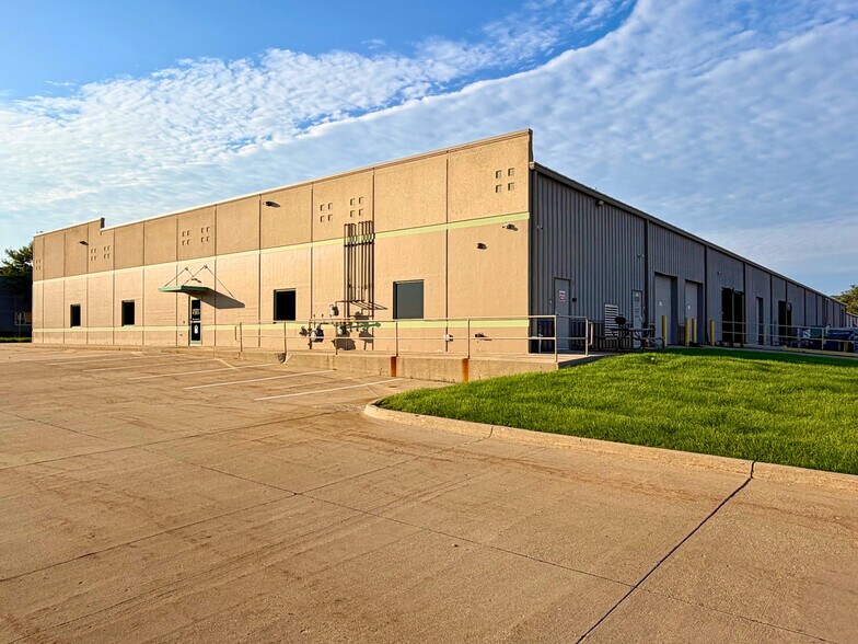 More Photos Of 1300 Metro East Dr, Pleasant Hill Light Manufacturing For Lease