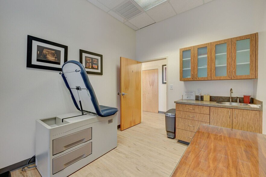 More Photos Of 1717 Shipyard Blvd, Wilmington Medical For Lease