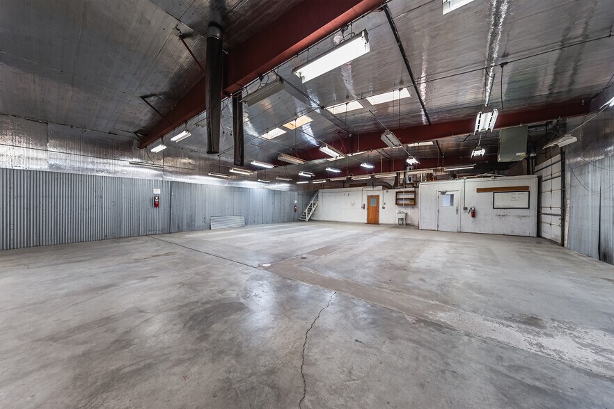 More Photos Of 624 S 7th St, Saint Joseph Industrial For Sale