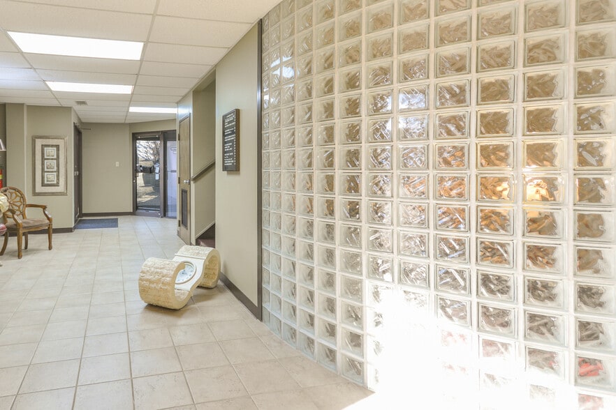 More Photos Of 4 Shackleford Plz, Little Rock Office For Sale