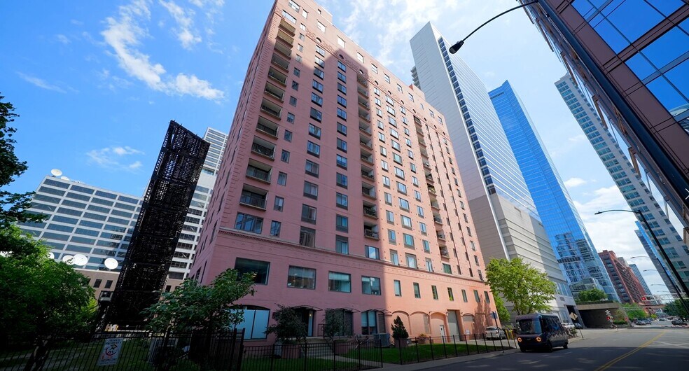 Primary Photo Of 345 N Canal St, Chicago Apartments For Lease