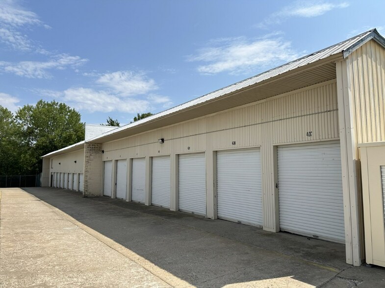 More Photos Of 3200 S Kansas Ave, Topeka Self Storage For Lease