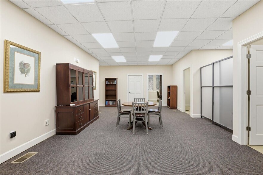 More Photos Of 2120 N Queen St, Kinston Office For Lease