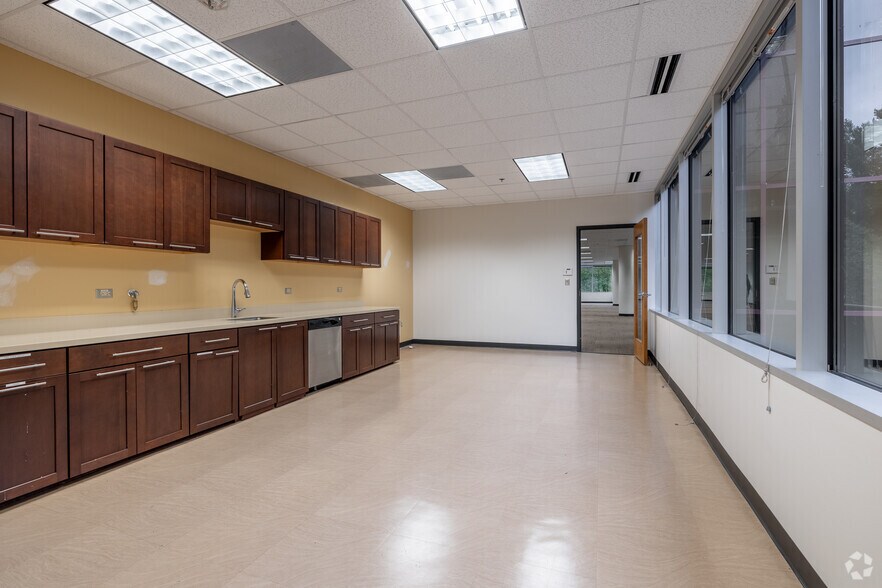 More Photos Of 7501 Boulder View Dr, North Chesterfield Unknown For Lease