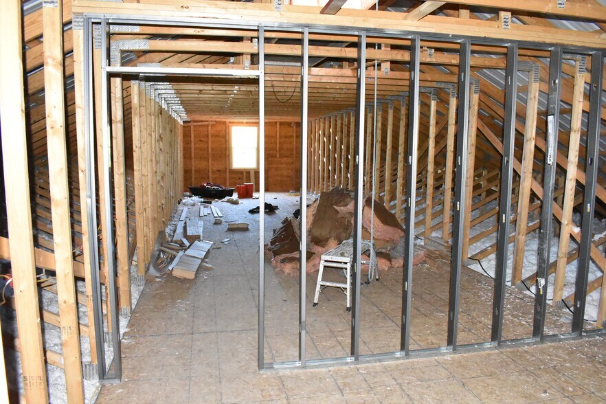 More Photos Of 135 Howard Rd, Fulton Industrial For Sale