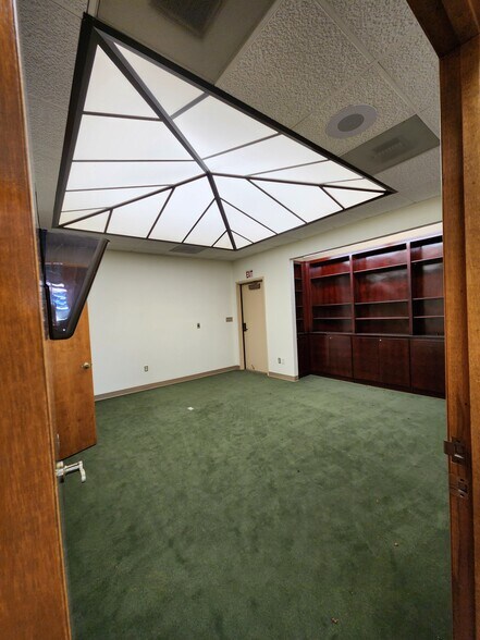 More Photos Of 624-630 Main St, Delano Freestanding For Lease