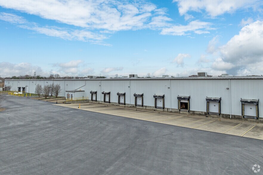 More Photos Of 221 Progress Pky, Franklin Warehouse For Lease