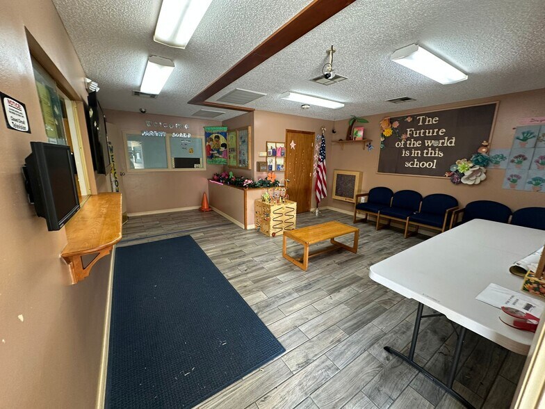 More Photos Of 90 S Doverplum Ave, Kissimmee Schools For Lease