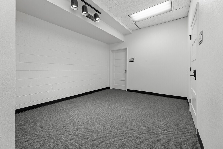 More Photos Of 2008 W Dorothea Ave, Visalia Freestanding For Lease