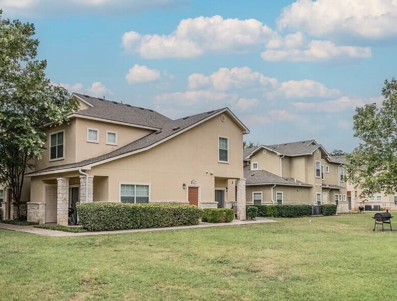 More Photos Of 1000 Diamond Dr, Boerne Apartments For Sale