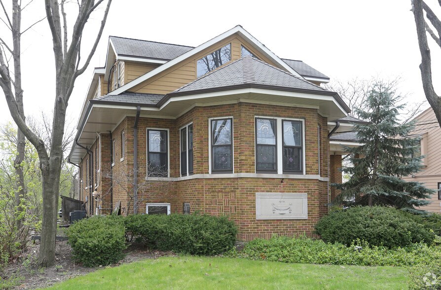 More Photos Of 402 E Roosevelt Rd, Wheaton Office For Sale