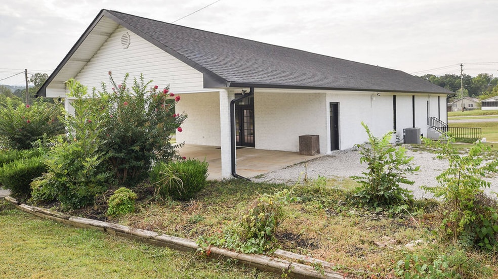 More Photos Of 401 Richardson St, Etowah Religious Facility For Sale